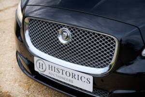 Bild 17/50 von Jaguar XJ 5.0 (2011)