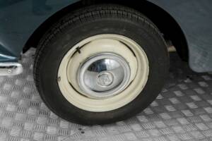 Image 26/50 of Morris Minor 1000 (1967)