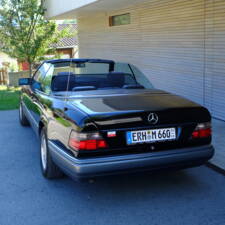 Image 107/171 of Mercedes-Benz E 220 (1994)