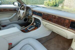 Image 19/50 of Jaguar XJ 6 4.0 Sovereign (1995)