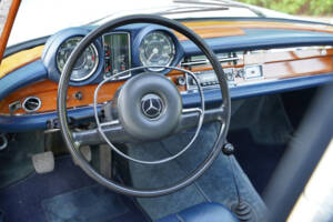 Image 10/50 of Mercedes-Benz 280 SE (1968)