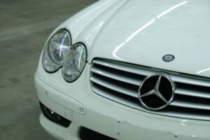 Image 27/50 of Mercedes-Benz SL 55 AMG (2003)