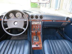 Image 16/25 of Mercedes-Benz 380 SL (1985)