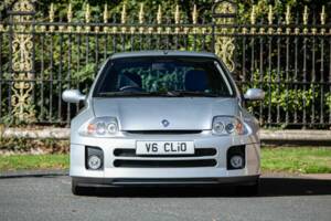 Image 6/40 of Renault Clio II V6 (2002)
