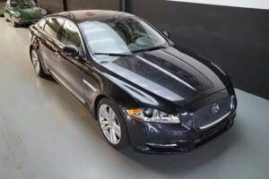 Image 18/32 of Jaguar XJ 5.0 (2011)