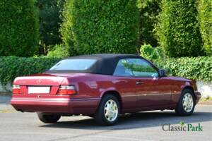 Bild 9/50 von Mercedes-Benz E 200 (1994)
