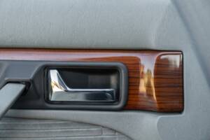 Image 32/50 of Mercedes-Benz 500 SEL (1985)