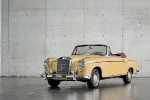 Immagine 2/50 di Mercedes-Benz 220 S Cabriolet (1958)