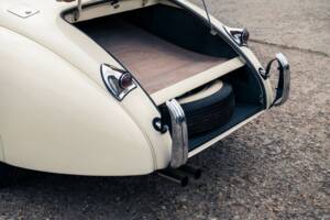 Image 33/45 of Jaguar XK 120 OTS (1950)