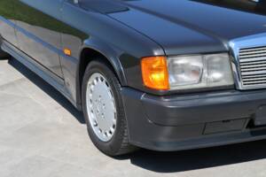 Immagine 21/50 di Mercedes-Benz 190 E 2.3-16 (1986)
