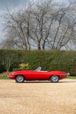 Image 21/50 de Jaguar E-Type (1967)