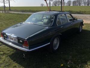 Image 6/8 de Jaguar XJ 12 (1992)