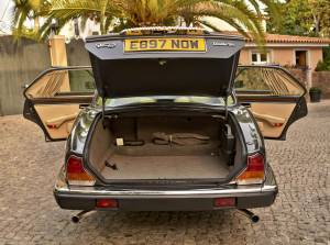 Image 18/50 of Jaguar XJ 12 (1988)