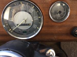 Image 16/83 of Volkswagen Karmann Ghia 1500 (1969)