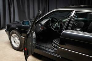 Image 14/41 of BMW 750i (2000)