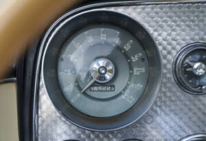 Image 19/28 of Dual-Ghia Convertible (1957)