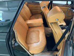 Image 19/26 of Rover 3500 (1970)