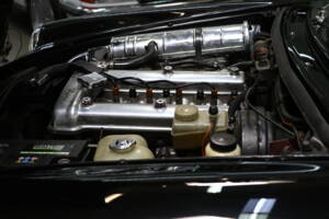 Bild 28/32 von Alfa Romeo 2.0 Spider (1989)