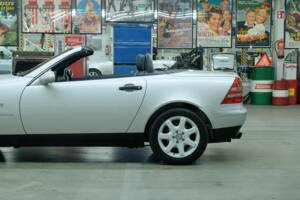 Immagine 45/50 di Mercedes-Benz SLK 230 Kompressor (1996)