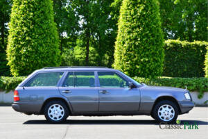 Afbeelding 6/44 van Mercedes-Benz E 280 T (1994)