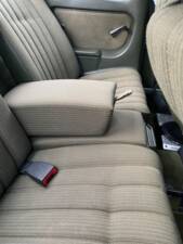 Image 31/66 of Mercedes-Benz 230 CE (1981)