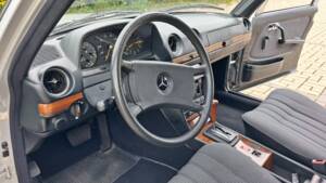 Afbeelding 8/25 van Mercedes-Benz 230 E (1984)