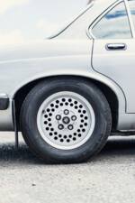 Image 14/50 of Jaguar XJ 6 4.2 (1982)