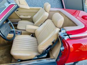 Image 18/36 de Mercedes-Benz 560 SL (1987)