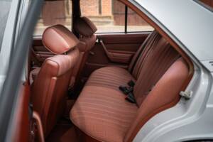 Bild 55/62 von Mercedes-Benz 190 E (1983)