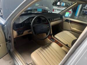 Bild 42/51 von Mercedes-Benz 300 D Turbo (1991)