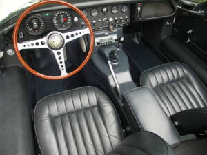Image 7/37 of Jaguar E-Type 4.2 (1966)