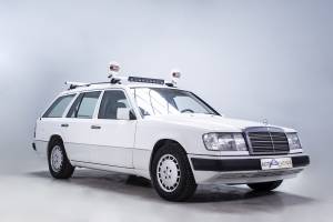 Image 7/40 of Mercedes-Benz 300 TE (1991)