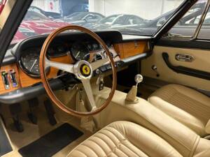 Image 20/50 of Ferrari 330 GT 2+2 (1965)