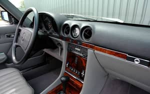 Image 80/96 of Mercedes-Benz 560 SL (1987)