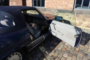 Image 31/43 of Mercedes-Benz 300 SL (1989)