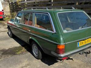 Bild 3/8 von Mercedes-Benz 300 TD (1983)