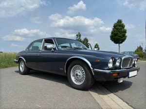 Image 3/20 of Daimler Double Six (1992)