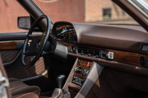 Imagen 32/50 de Mercedes-Benz 280 SE (1985)