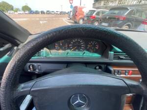 Immagine 15/16 di Mercedes-Benz 300 CE (1989)