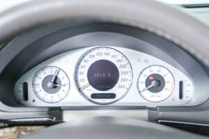 Bild 15/50 von Mercedes-Benz E 320 T 4MATIC (2004)