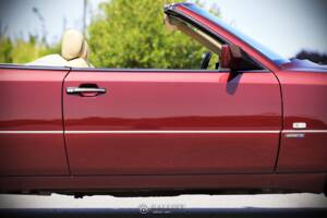 Bild 25/79 von Mercedes-Benz E 220 (1996)