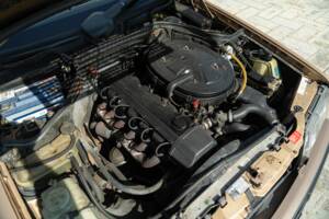 Image 44/46 de Mercedes-Benz 300 CE (1988)