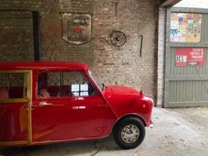 Image 6/24 of Morris Mini Traveller (1968)