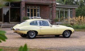 Image 3/40 de Jaguar Type E 4.2 (1966)