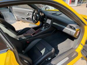 Image 19/27 of Porsche 911 Carrera (2018)