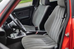 Bild 22/37 von BMW 316i Touring (1991)