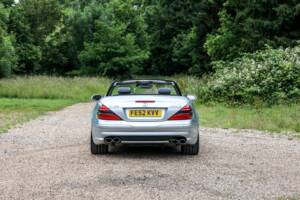 Image 21/40 of Mercedes-Benz SL 55 AMG (2002)