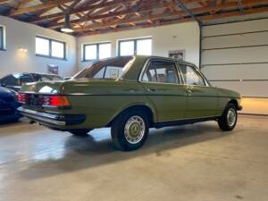 Immagine 14/91 di Mercedes-Benz 240 D (1981)