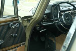 Image 24/50 of Mercedes-Benz 300 SE (1964)