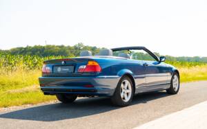 Image 8/31 of BMW 325Ci (2001)